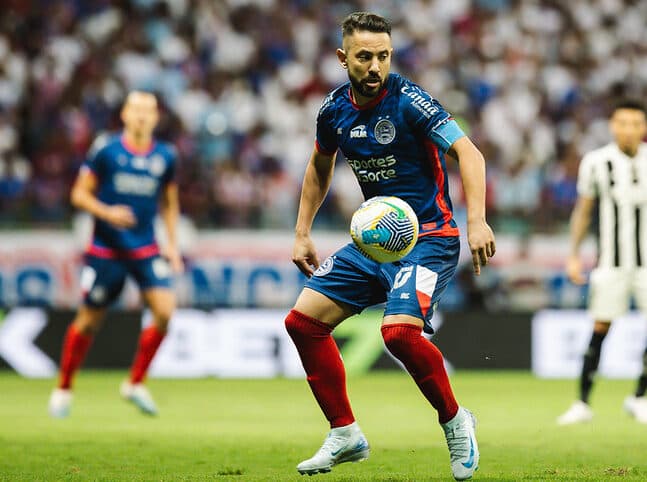 Everton Ribeiro em campo pelo Bahia na Copa do Brasil