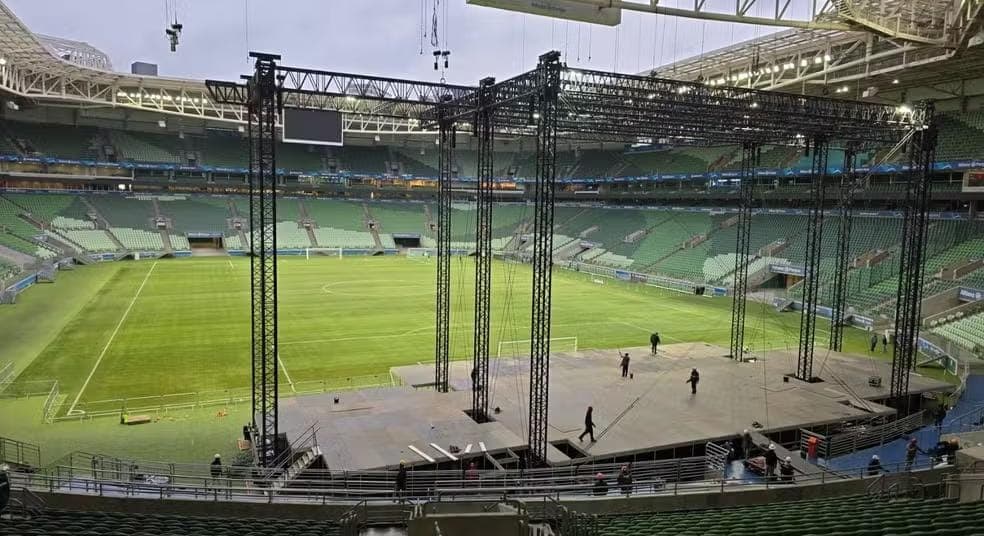 Palco montado no Allianz Parque para shows antes de Palmeiras x Flamengo