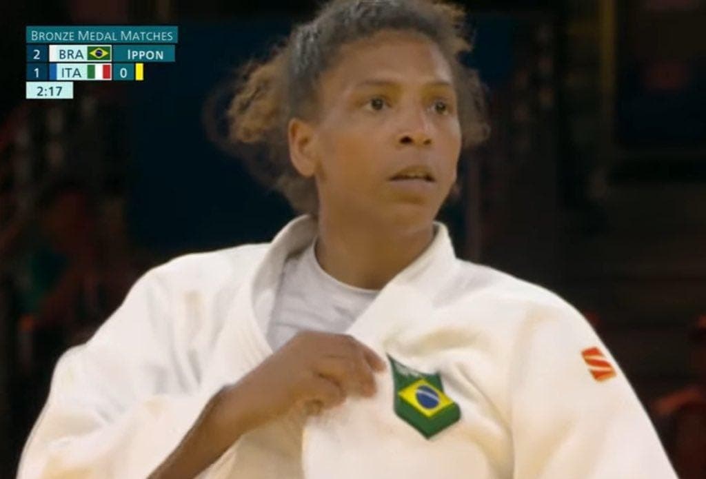 Rafaela Silva comemora vitória no Judô por equipes