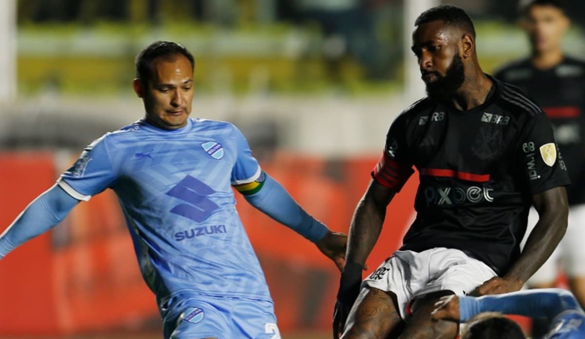 gerson tenta marcar para o flamengo contra o bolívar em la paz
