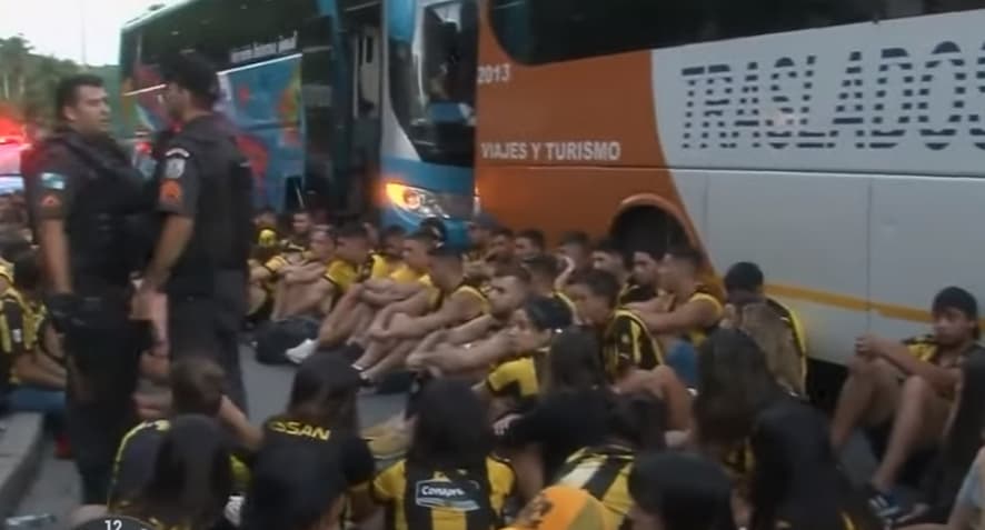 Torcedores do Peñarol detidos pela polícia carioca