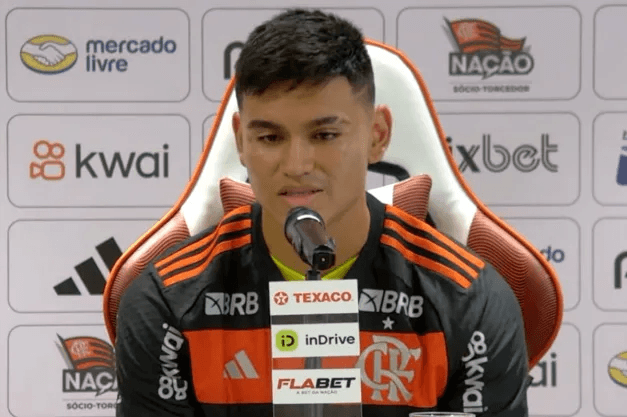 Carlos Alcaraz sendo apresentado no Flamengo