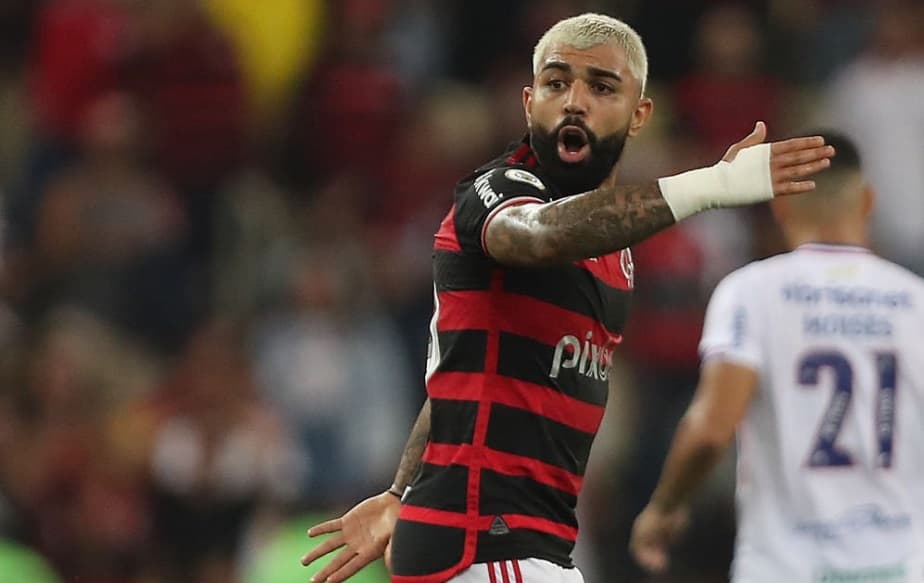 gabigol faz reclamação com arbitragem em jogo do flamengo no brasileirão