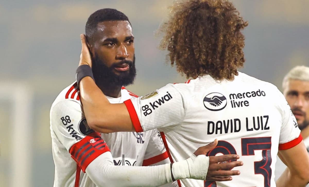 gerson ao lado de david luiz em eliminaçao do flamengo
