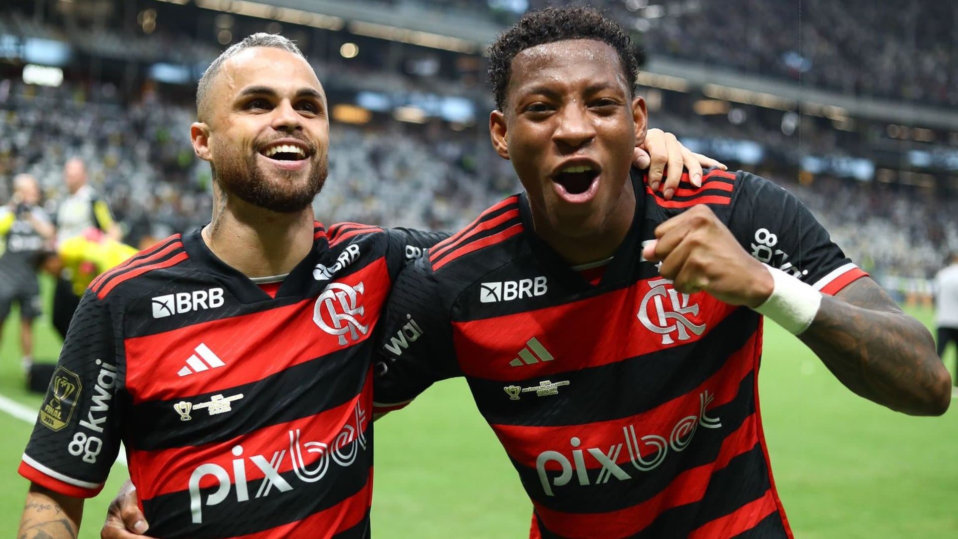 Michael e Gonzalo Plata pelo Flamengo