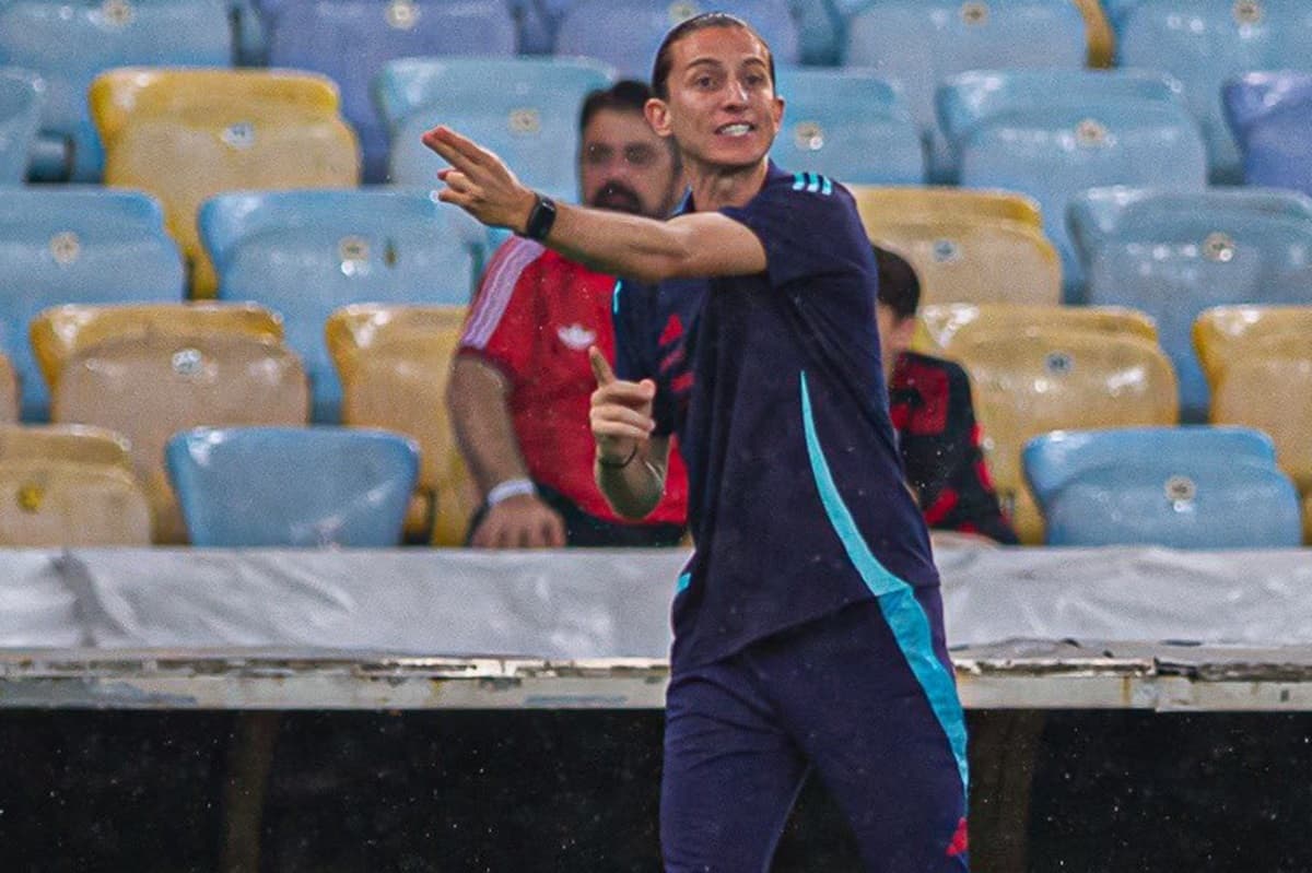 Filipe luís em jogo do flamengo contra o sampaio corrêa