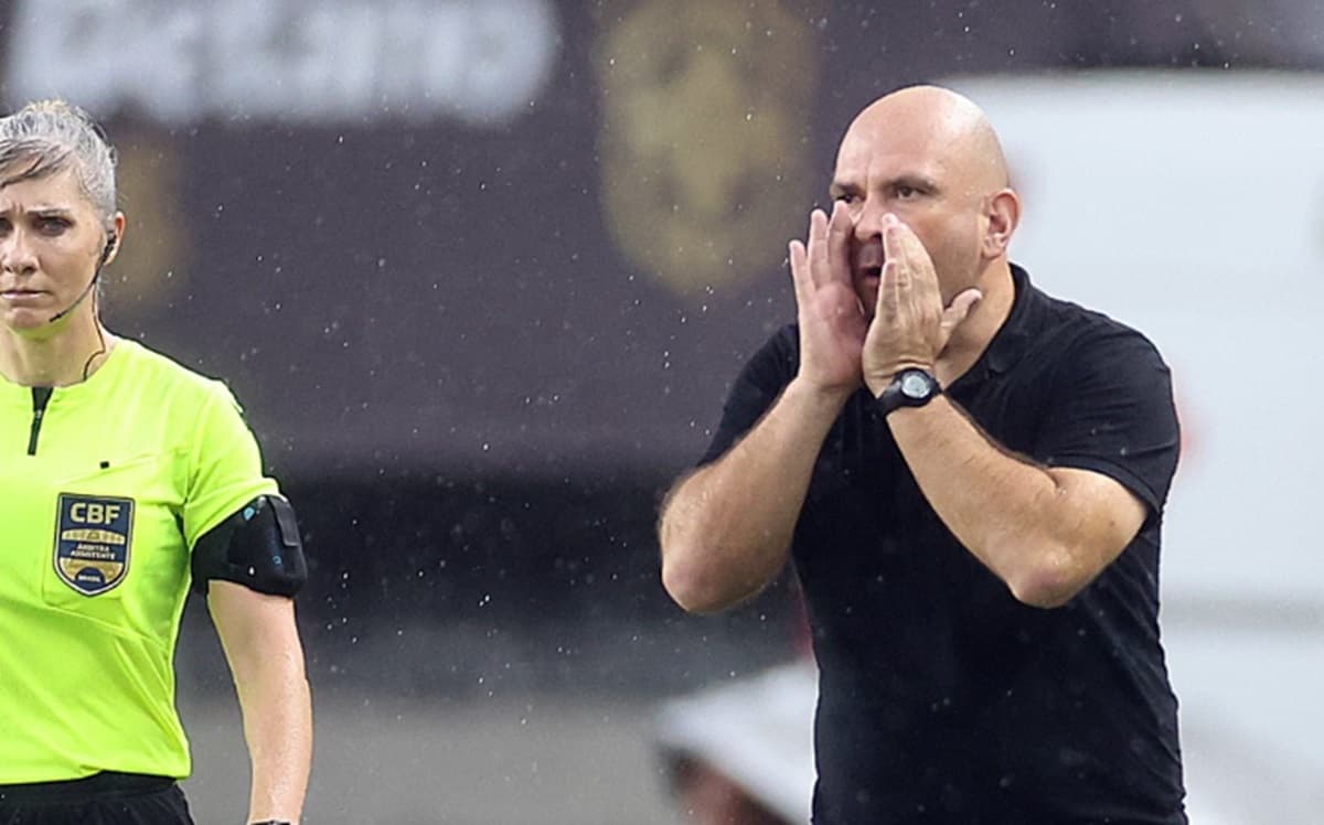 carlos leiria será o técnico do botafogo contra o flamengo novamente