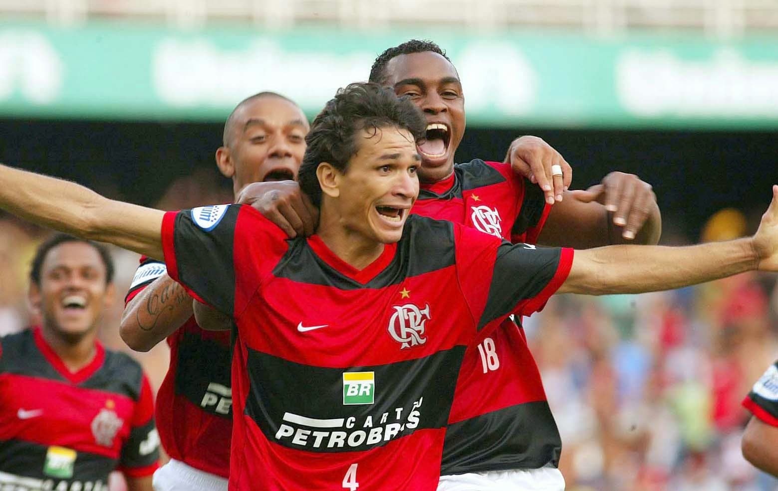 Ronaldo Angelim comemora gol da vitória sobre o Vasco em 2008