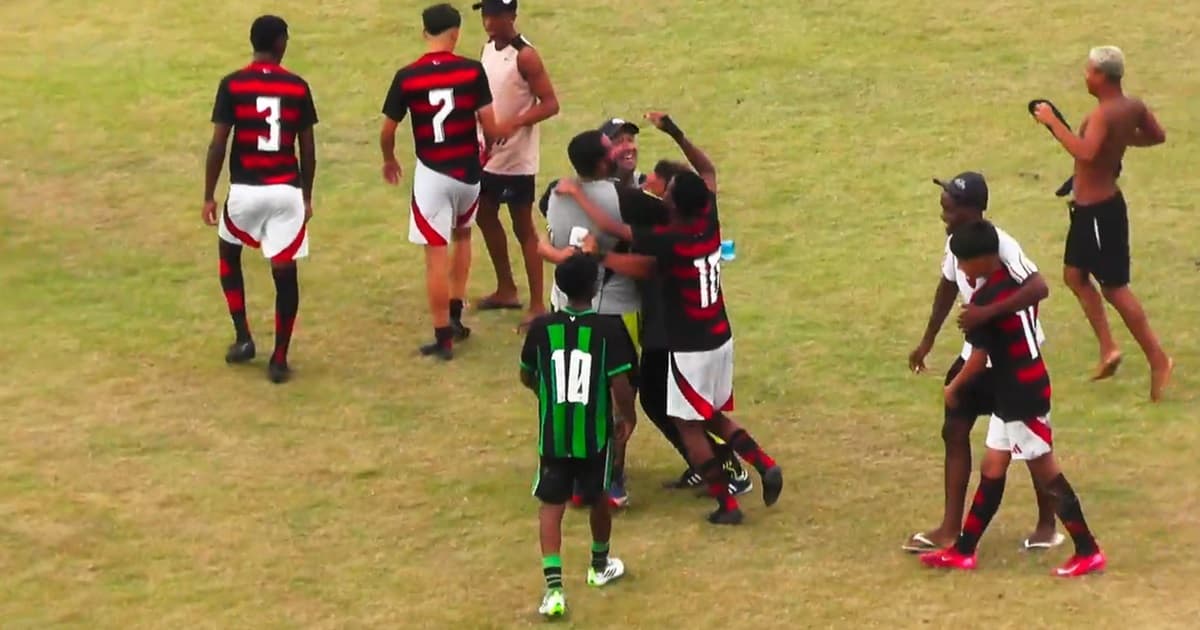 Flamengo celebra vitória sobre o América-MG na final da Brasil Soccer Cup
