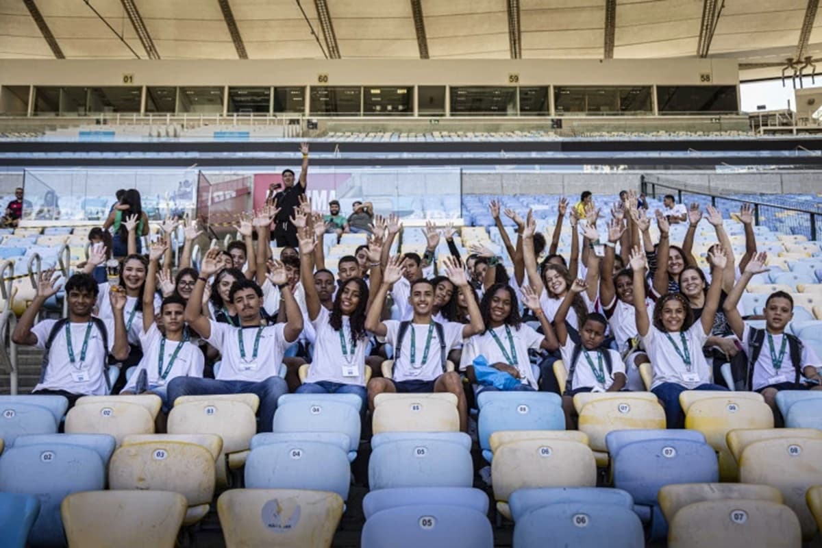 Alunos comemoram visita ao Maracanã