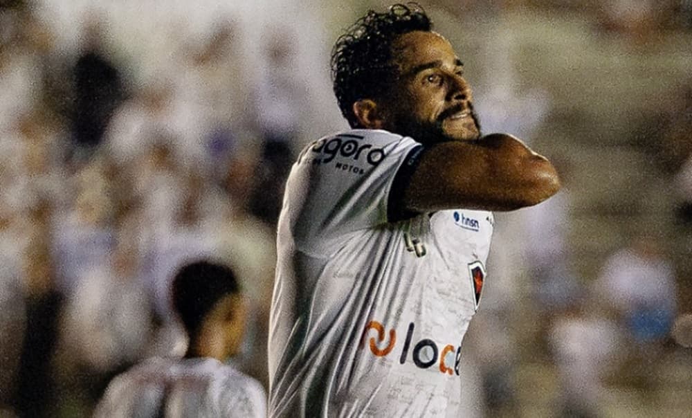 henrique dourado ex-flaemngo comemora gol no botafogo pb