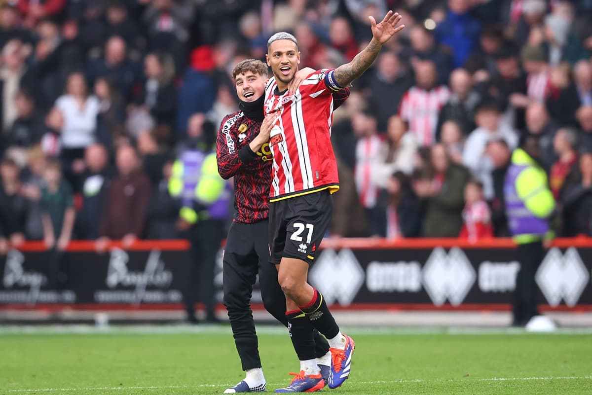 Vinicius Souza comemora vitória do Sheffield United