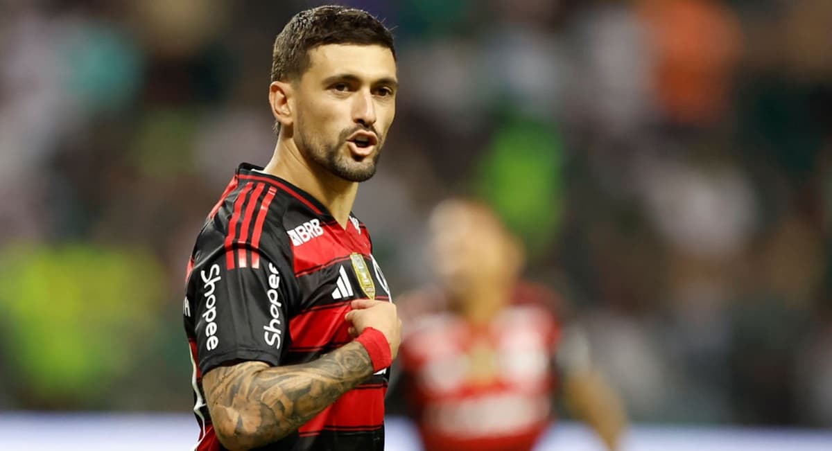 arrascaeta vibra com gol do flamengo sobre o palmeiras