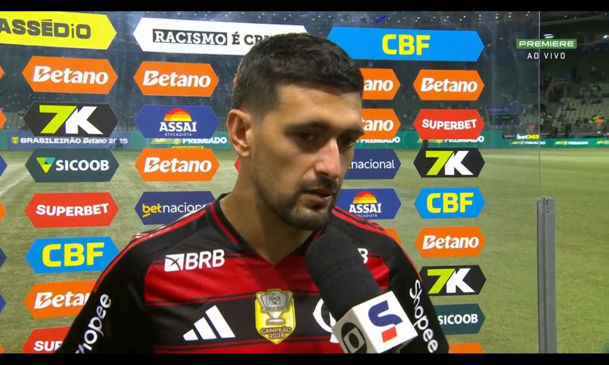 Arrascaeta concede entrevista após vitória do Flamengo sobre o Palmeiras