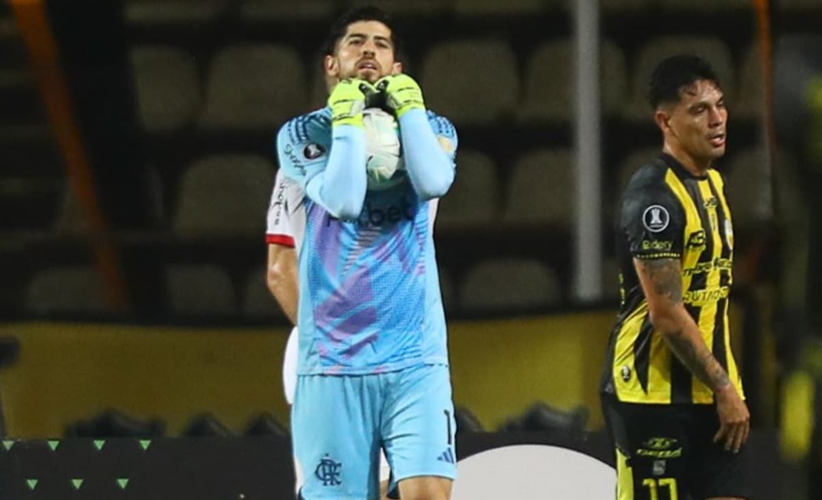 rossi em jogo do flamengo contra o deportivo táchira