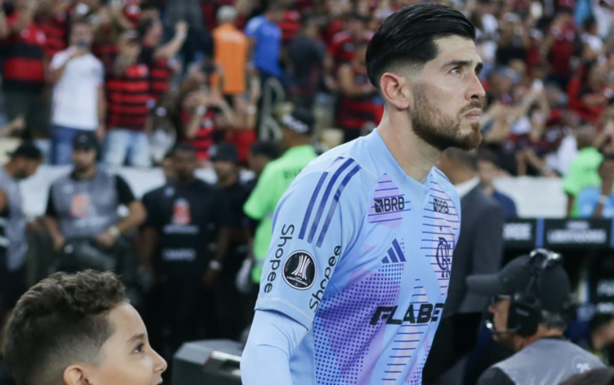 rossi em jogo do flamengo contra o táchira no maracanã