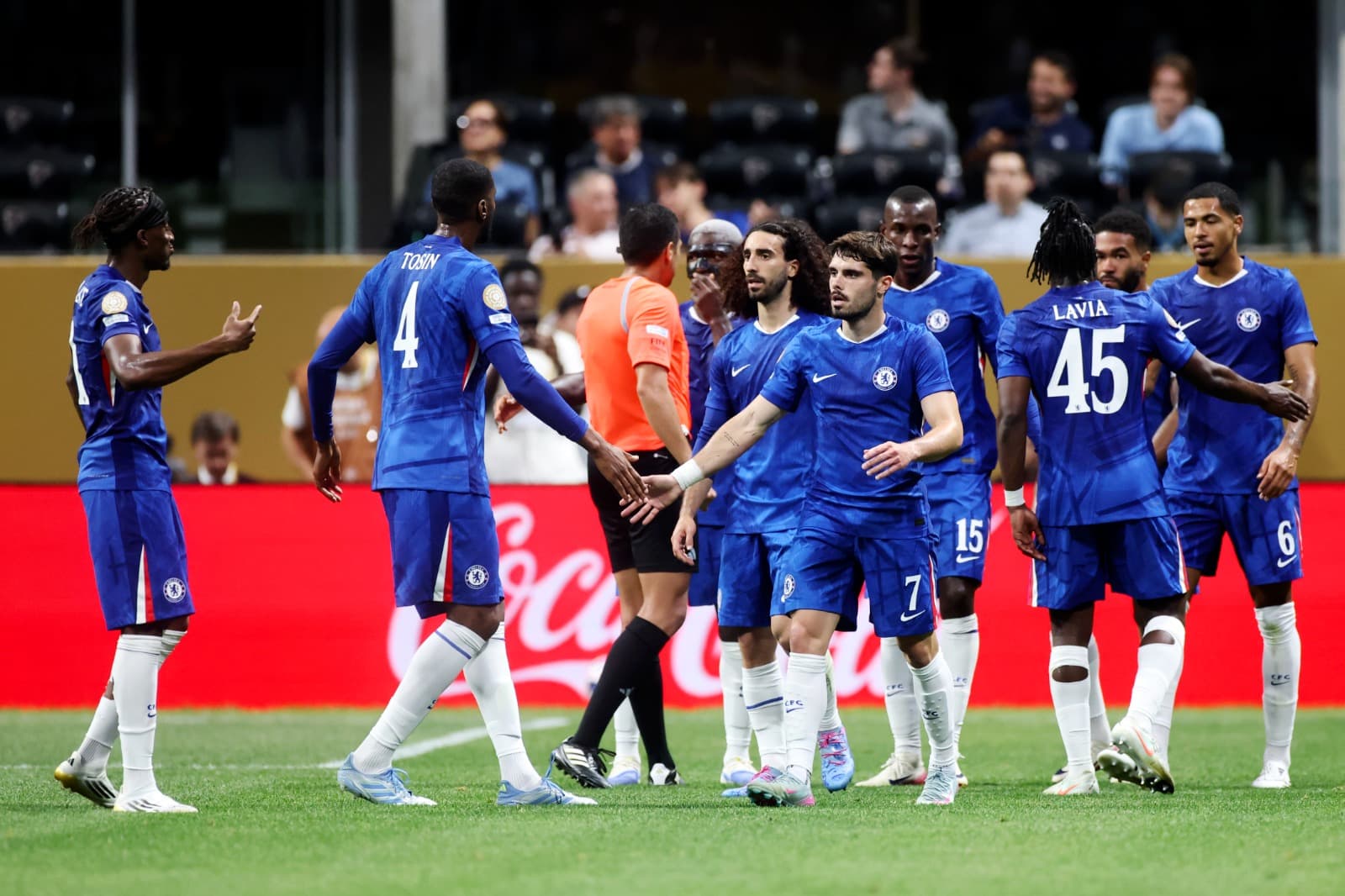 Jogadores do Chelsea comemora gol na Copa do Mundo de Clubes