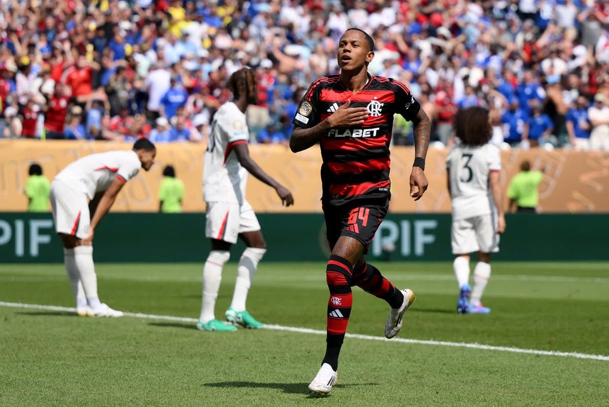 Wallace Yan comemora gol do Flamengo sobre o Chelsea