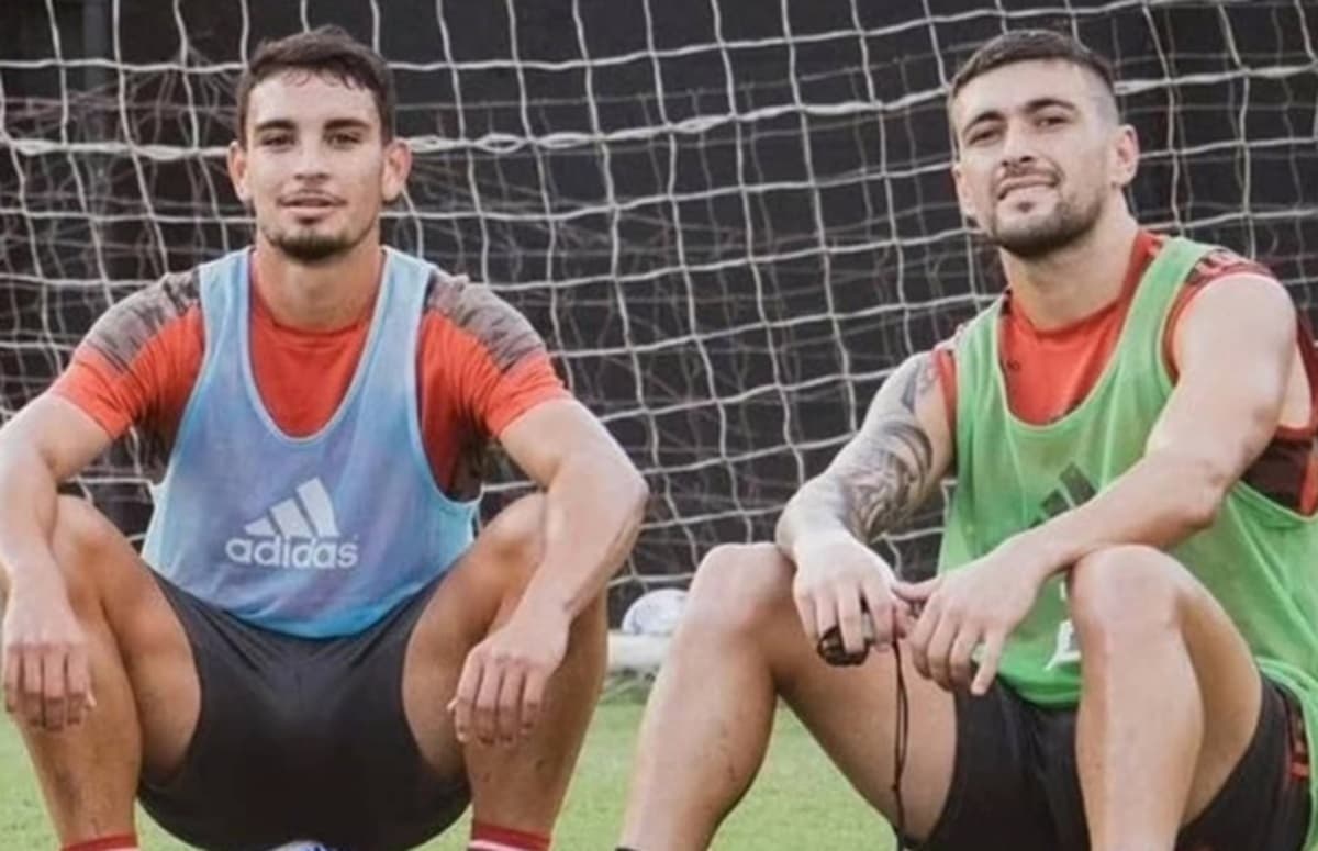 fabrizio peralta ao lado de arrascaeta no flamengo