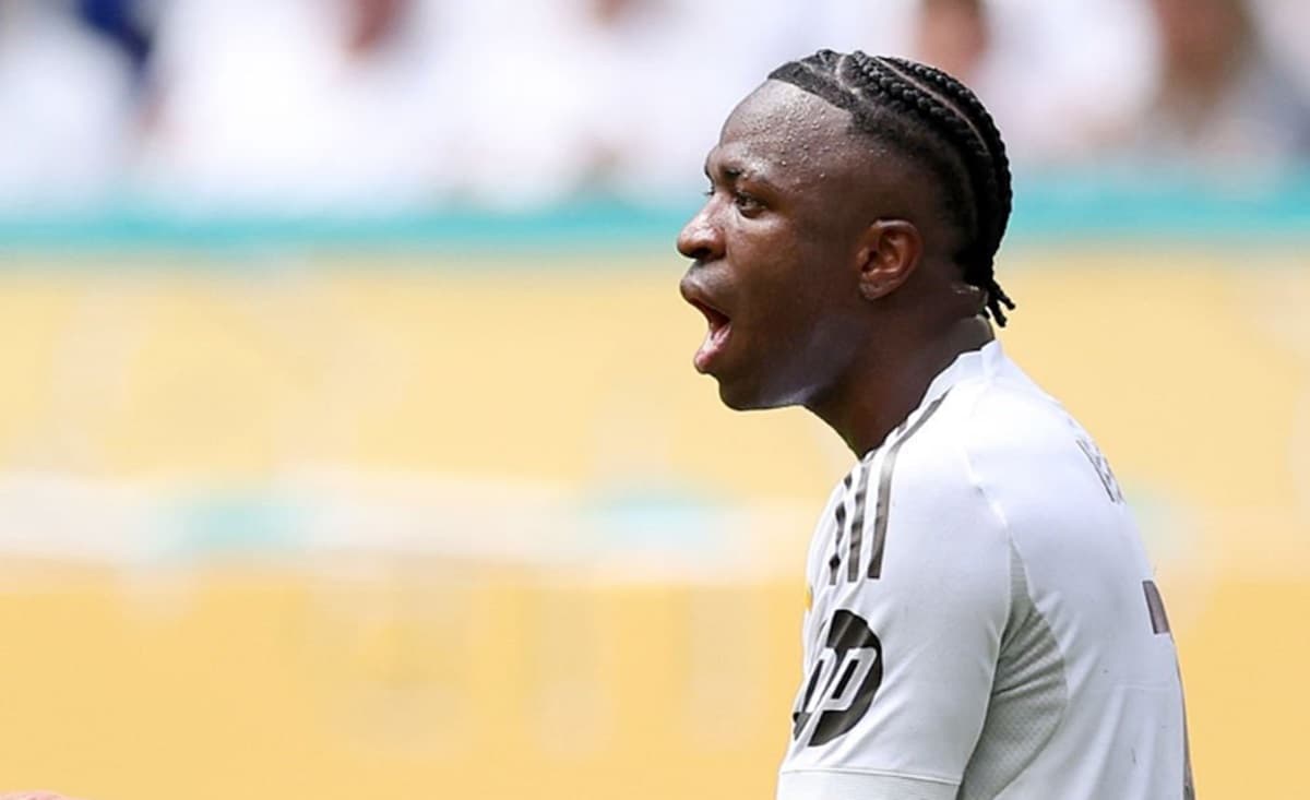 vini jr em jogo do real madrid na copa do mundo de clubes