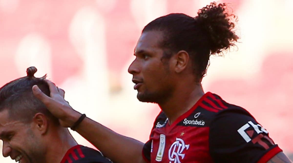 willian arão em jogo do flamengo contra o corinthians