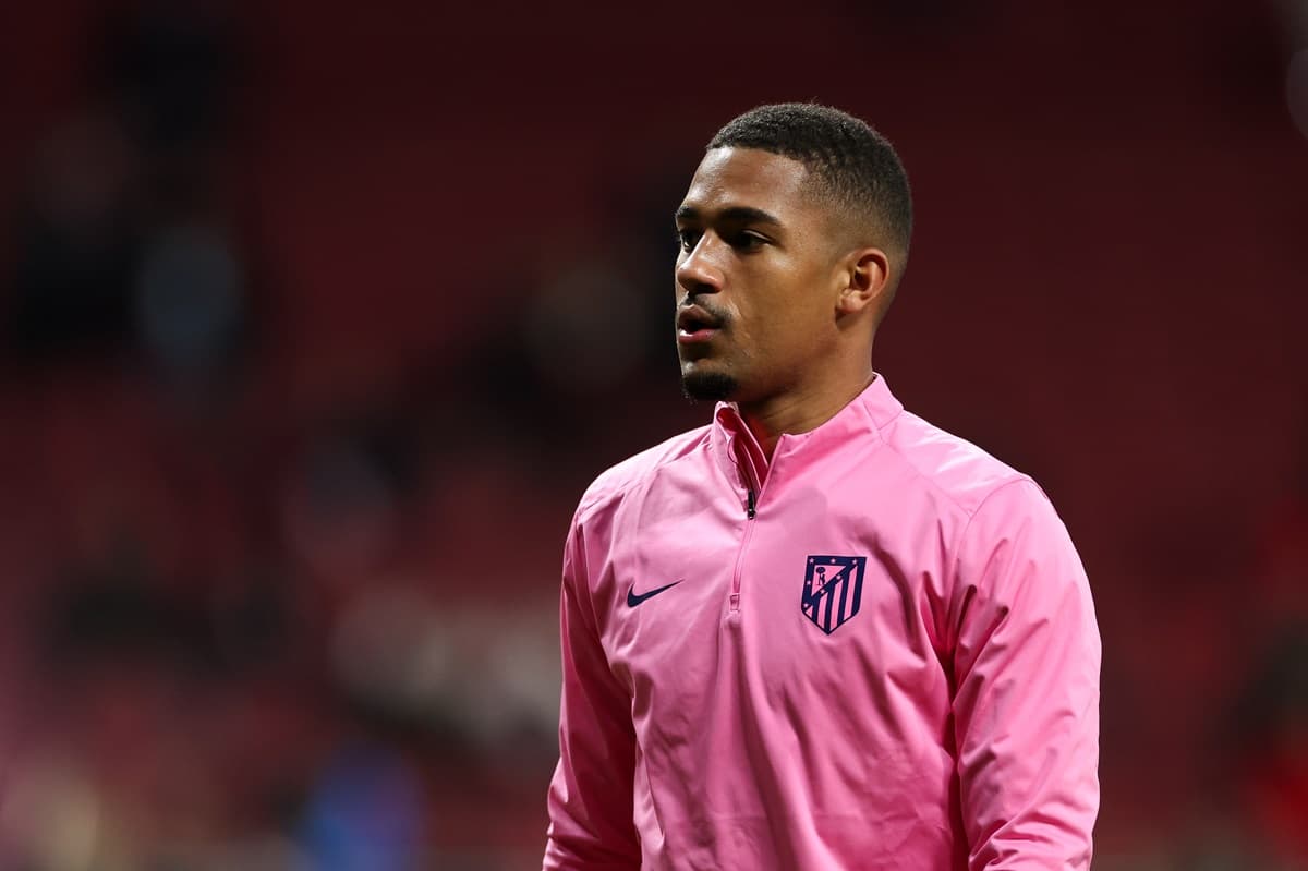 Samuel Lino participa de aquecimento em jogo do Atlético de Madrid