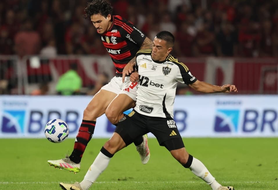 Cuello marca Pedro em Flamengo x Atlético-MG