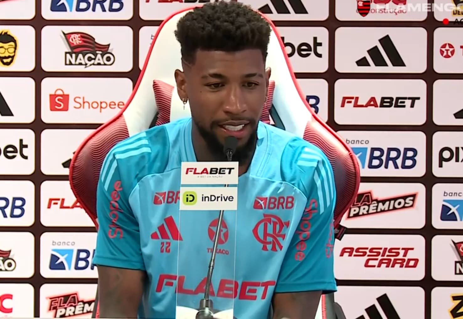 Emerson Royal em primeira coletiva pelo Flamengo