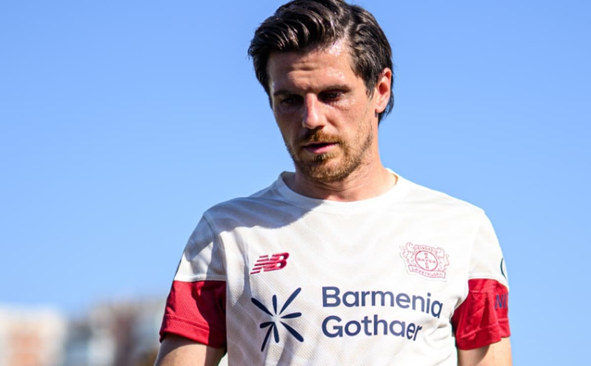 Jonas Hofmann do Leverkusen em jogo contra o flamengo