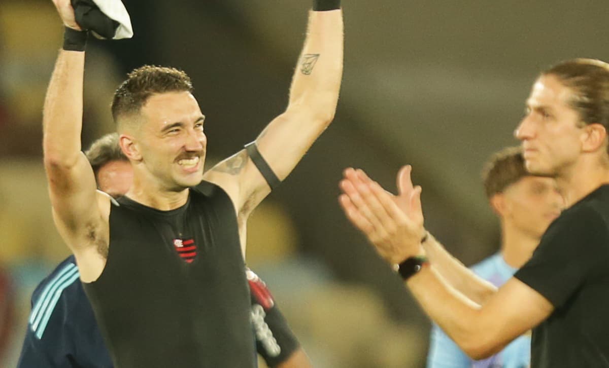 léo ortiz comemora vitória do flamengo sobre o atlético mg