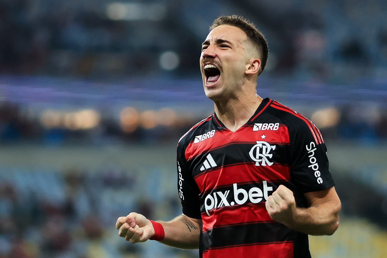 Leo Ortiz comemora gol pelo Flamengo