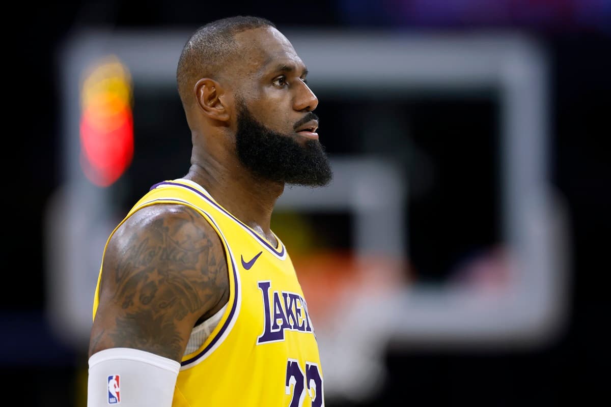 LeBron James durante jogo do Los Angeles Lakers, na NBA