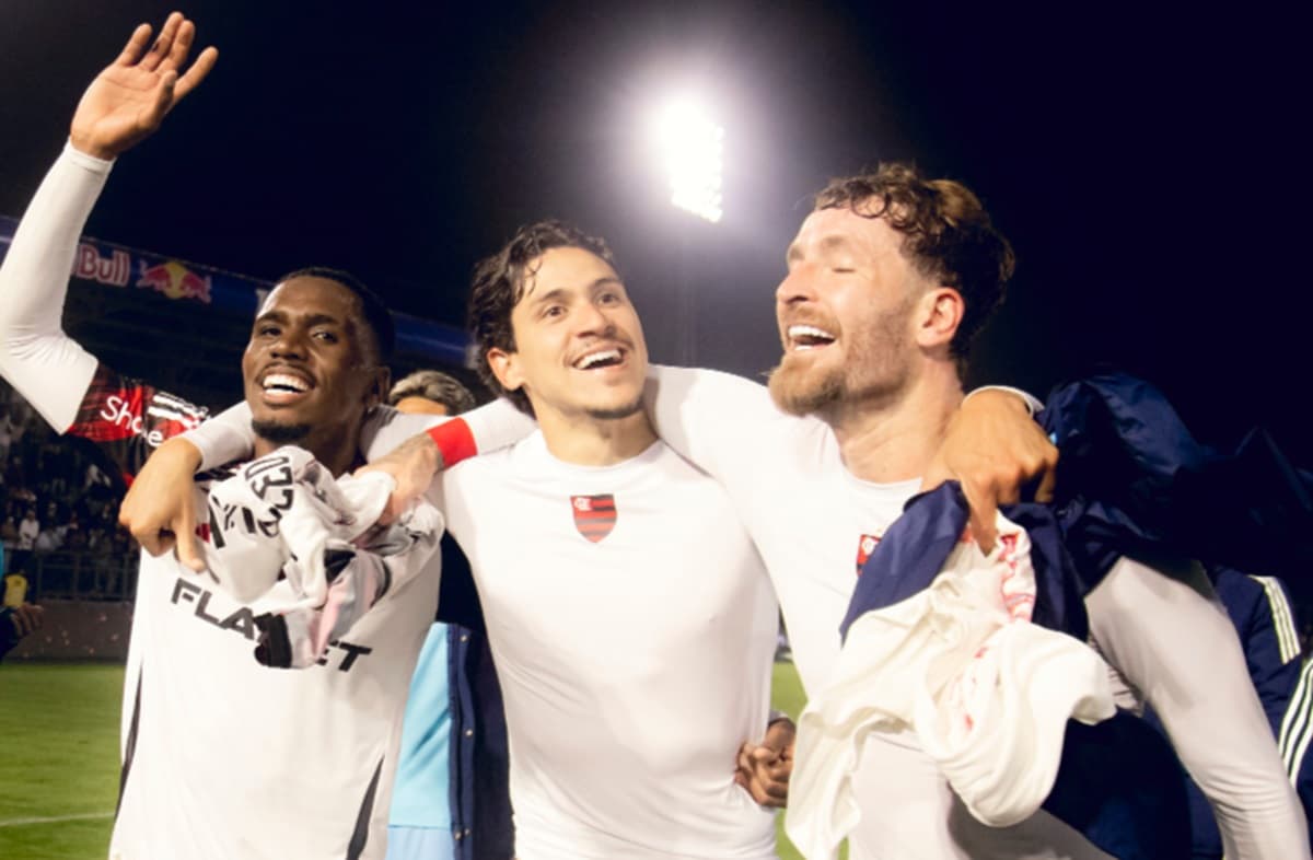 pedro evertton araújo e léo pereira comemoram vitória do flamengo sobre bragantino