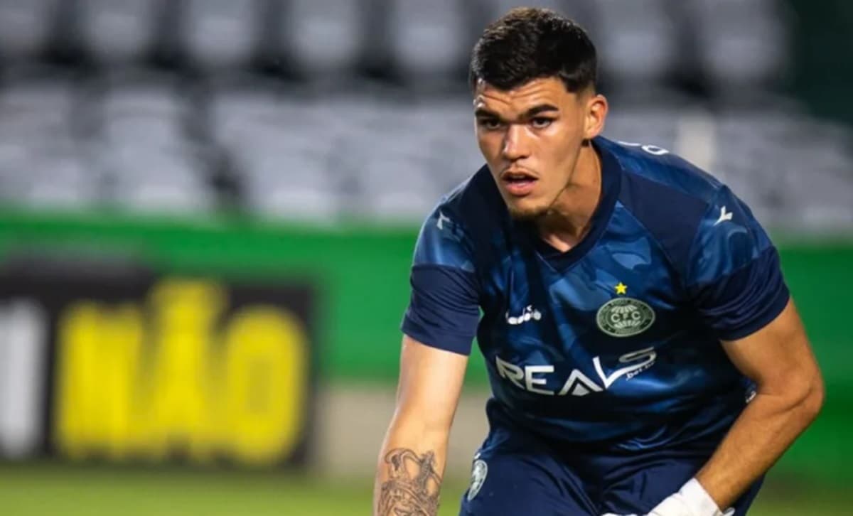 pedro morisco pedido por torcedores do flamengo em jogo do coritiba