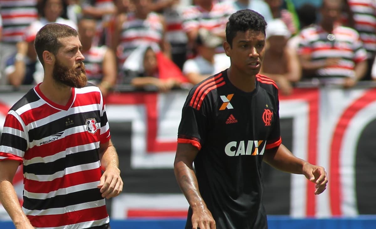 zagueiro antônio carlos em jogo pelo flamengo em 2016