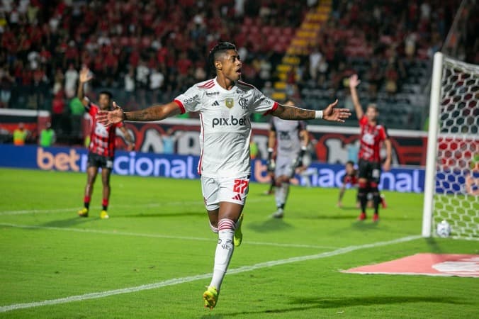 Bruno Henrique foi o autor do gol da vitória do Flamengo sobre o Vitória, em Salvador