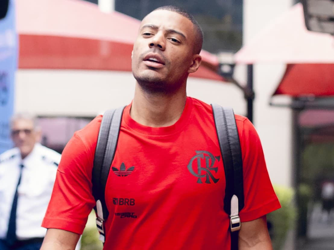 De La Cruz no embarque da delação para Flamengo x Internacional.=