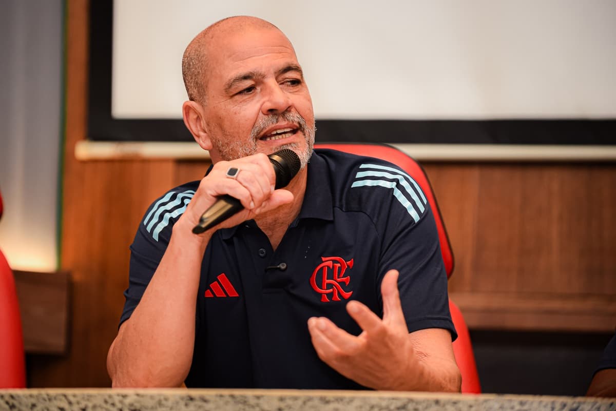 Oveja discursa em apresentação da temporada no FlaBasquete