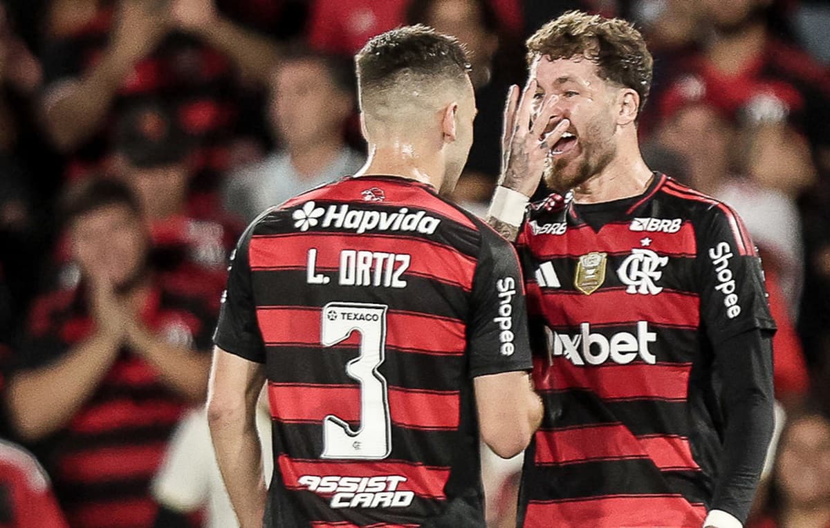 léo ortiz e léo pereira em jogo do flamengo contra mirassol
