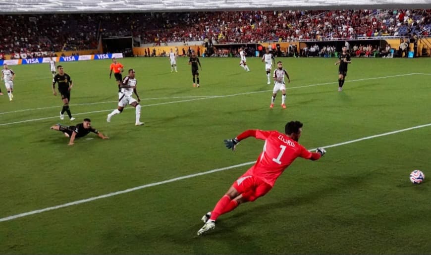 Lloris durante Flamengo x LA FC