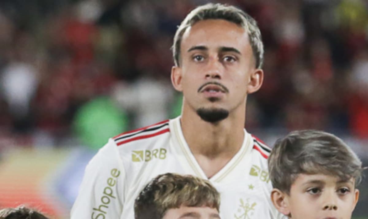 matheus gonçalves em jogo do flamengo contra o cska