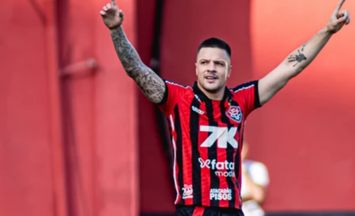 renato kayzer vai enfrentar flamengo pelo vitória