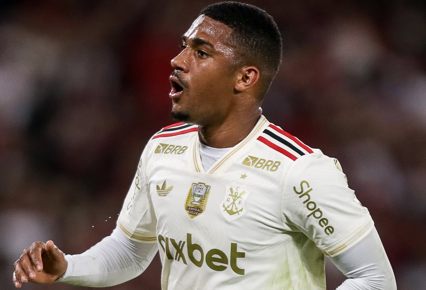 Samuel Lino reage à lance em Flamengo x Atlético-MG