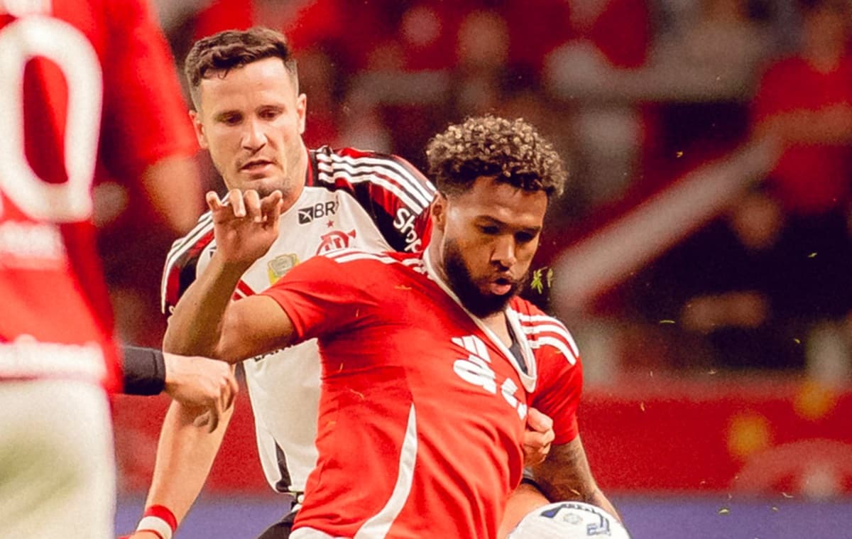 saúl dividindo com wesley em jogo do flamengo contra internacional