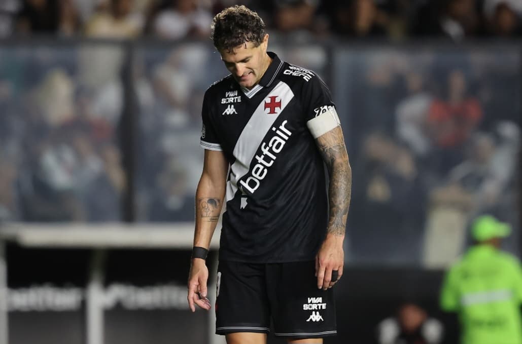Vegetti cabisbaixo em jogo do Vasco