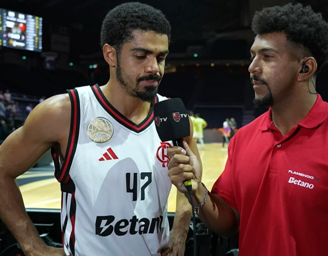 Alexey com expressão triste após derrota do FlaBasquete