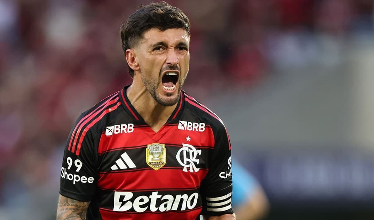 arrascaeta comemora gol do flamengo contra o grêmio
