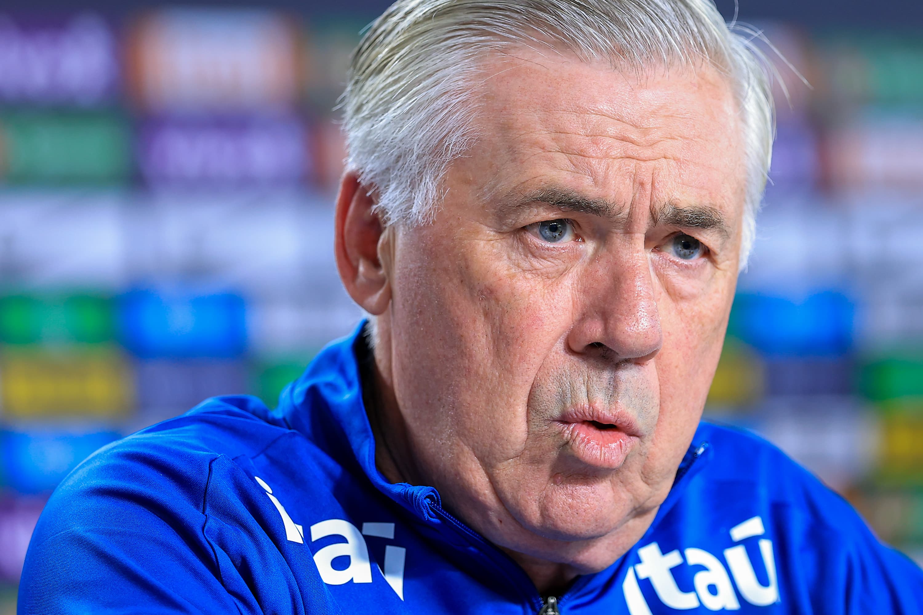 Carlo Ancelotti conversa com a imprensa durante coletiva para divulgação da lista de convocados