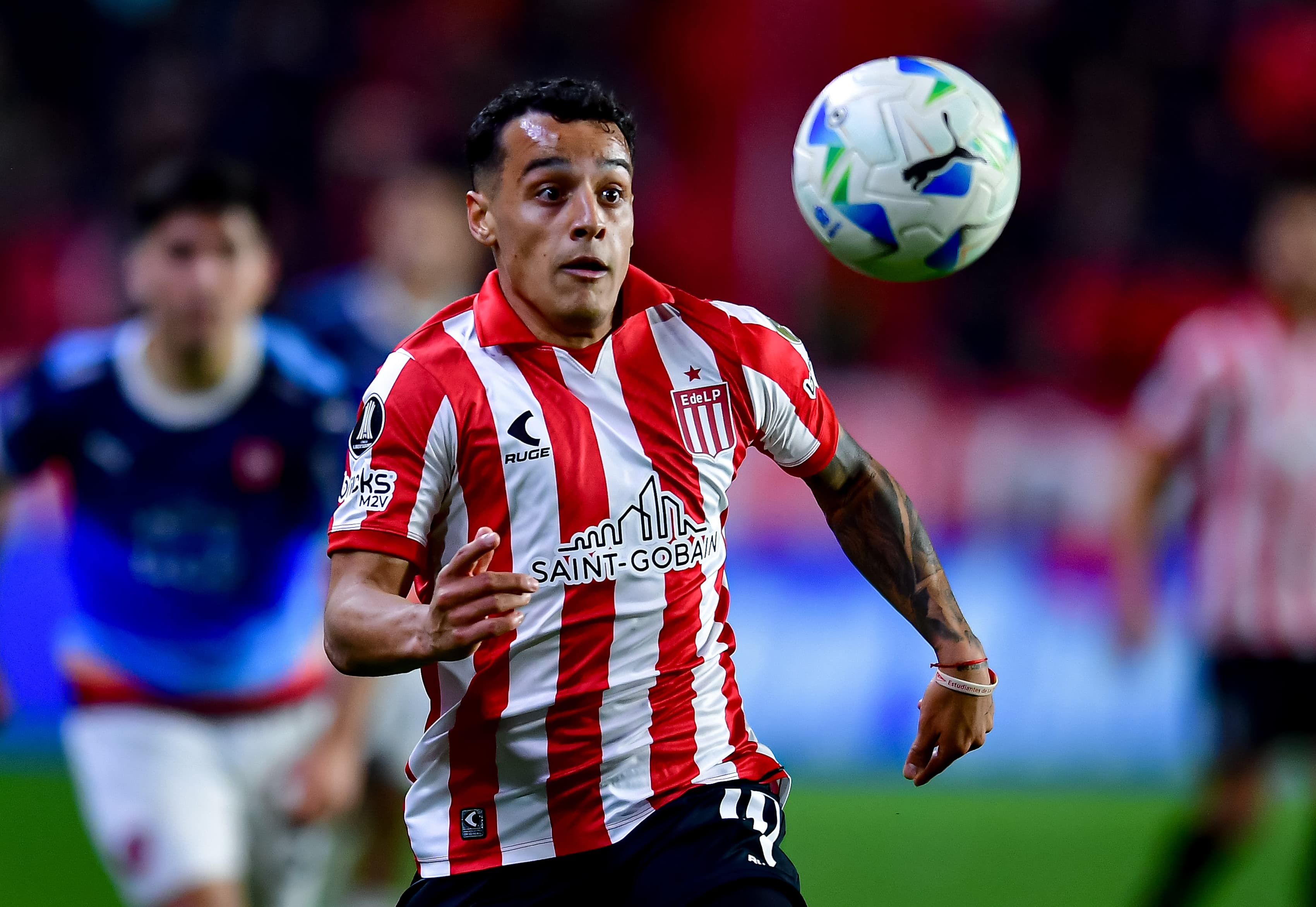 Tiago Palacios, do Estudiantes, em campo na Libertadores 2025