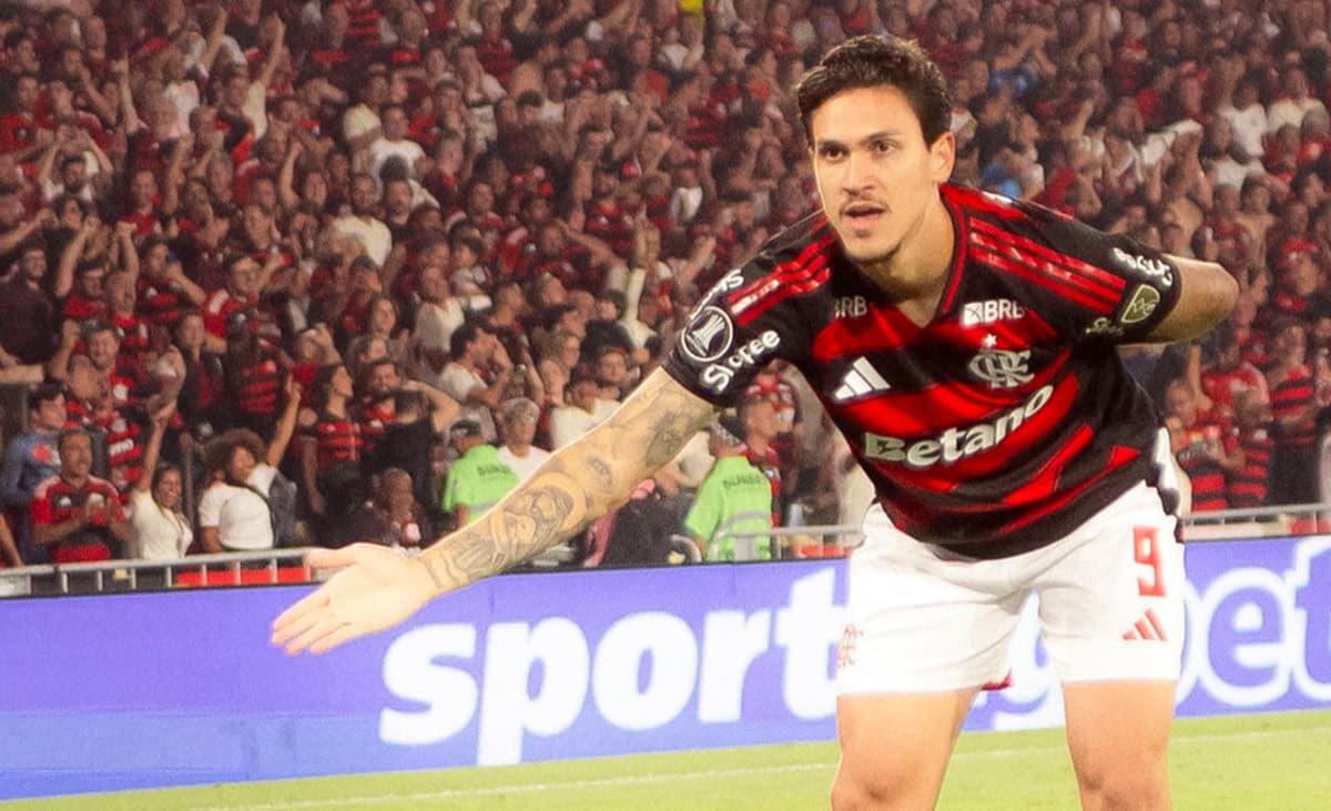 pedro comemora gol do flamengo contra estudiantes